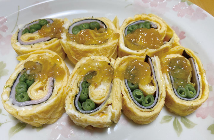 薄焼き卵ロールの塩ゆずかけ