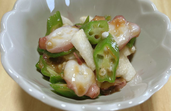 タコと山芋のごま風味トマトサルサソース和え